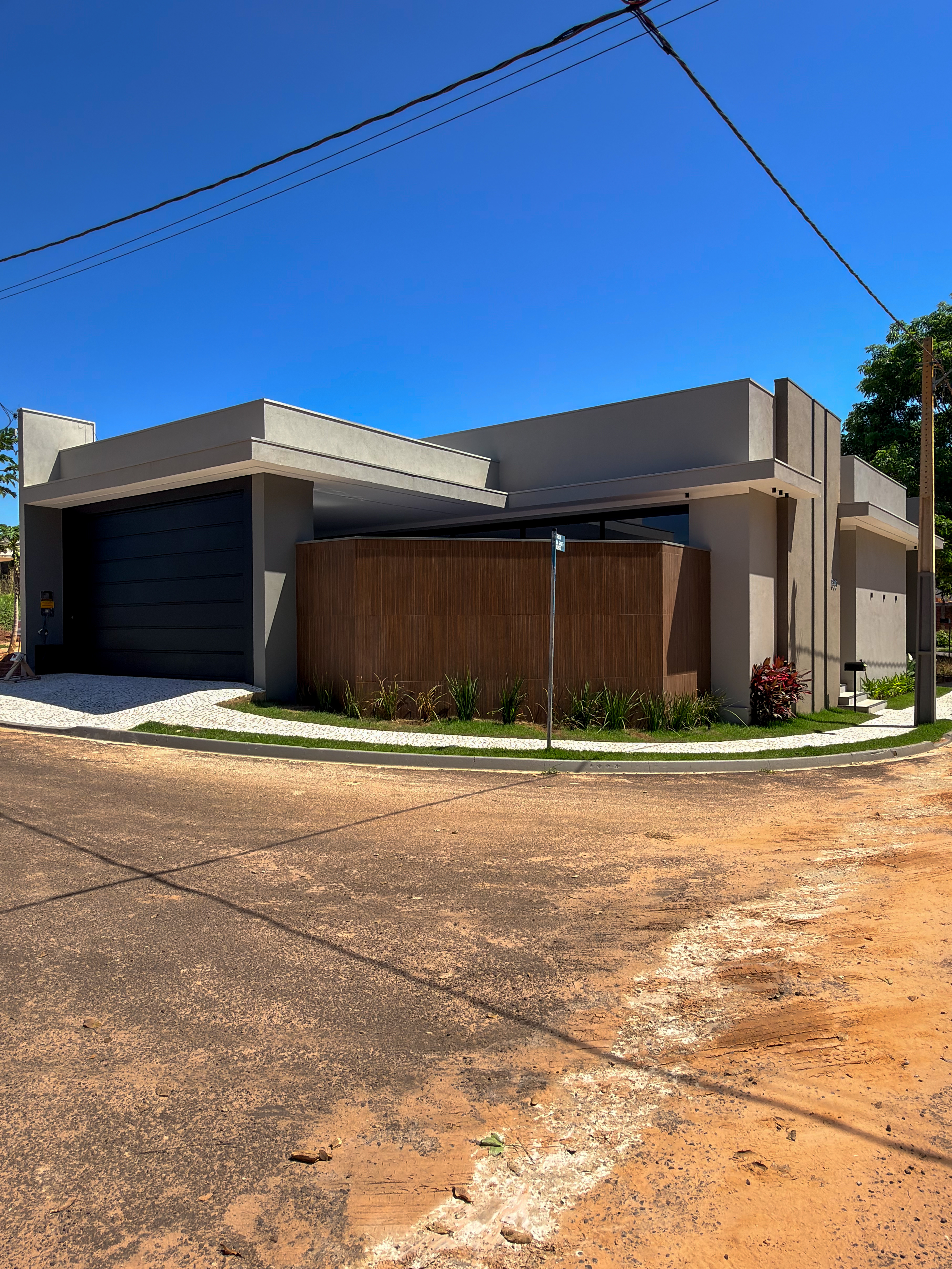 03 suítes, ambientes integrados, e uma excelente área de lazer com piscina
